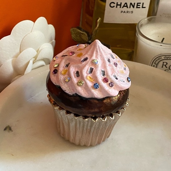 Authentic CIEL collectible frosted cupcake trinket box - Picture 1 of 7